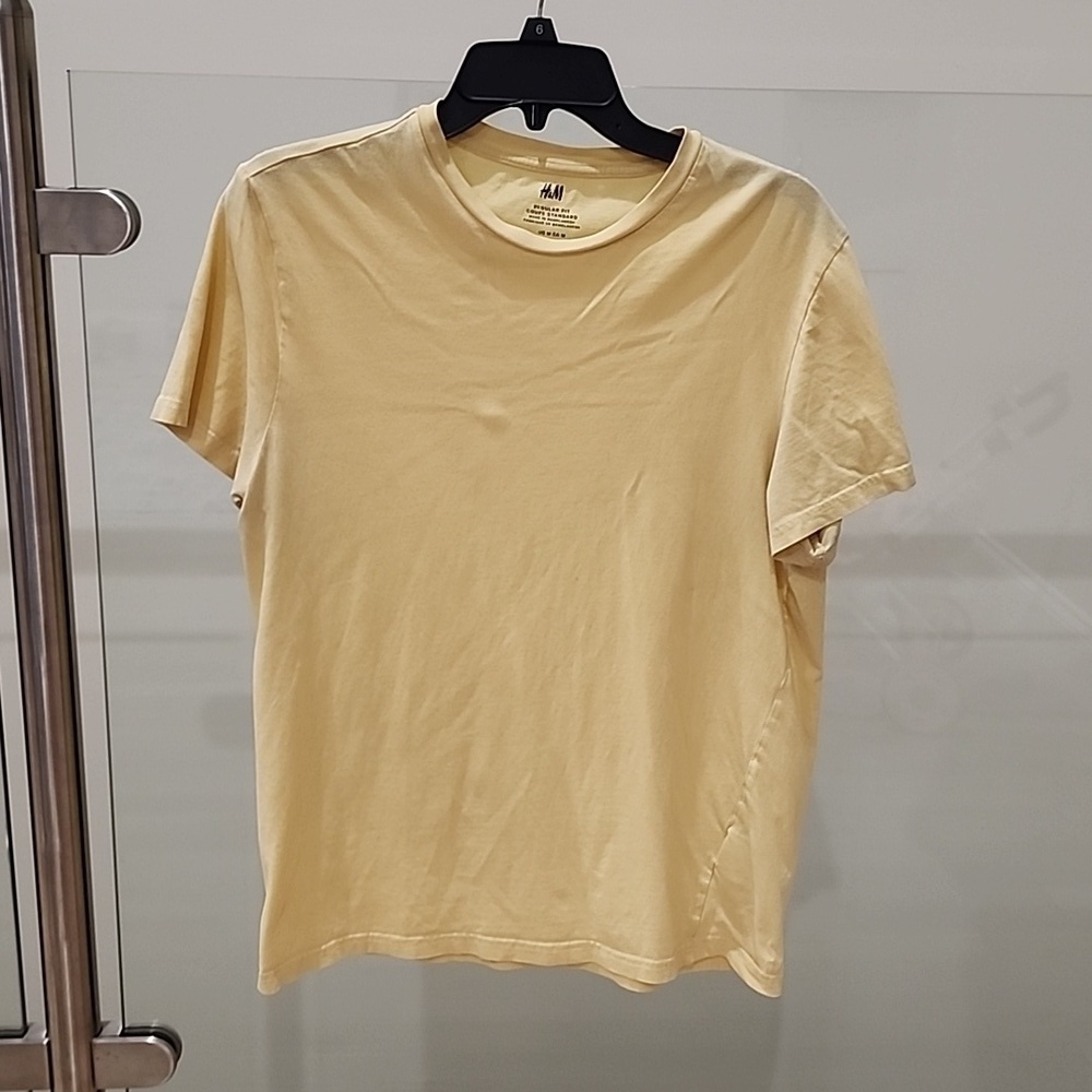 H&M t-shirt. Size M